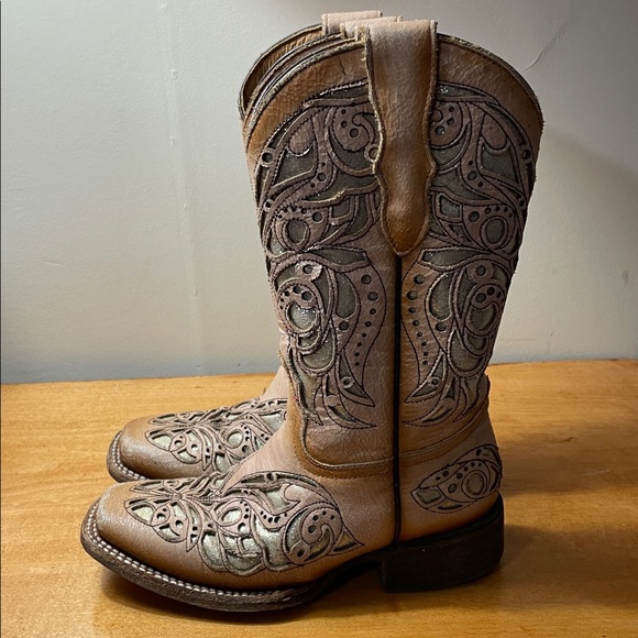 Kids Corral Shiny Inlay square toe Brown Western Boots. Size 1.5